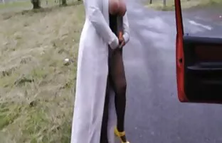 Giovane brunetta montata e scopata difficile in video amatoriali italiani xxx un helpless strada
