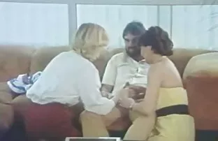 Il cazzo dei signori fiducioso nella bocca di una amatoriale porn tube bionda matura e un pompino