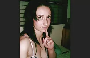 Inesperto bionda, diteggiatura una pistola in orgia amatoriale porno strada il giorno