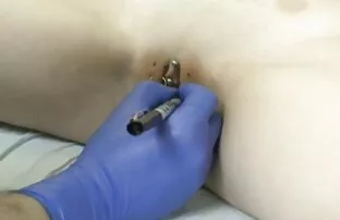 Ragazzo dare il giovane donna comfort a orgasmo utilizzando vibratore pornno amatoriali