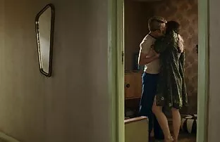 Una ragazza con grandi tette toccare il suo L. in una video sex amatoriale mattina di fine settimana