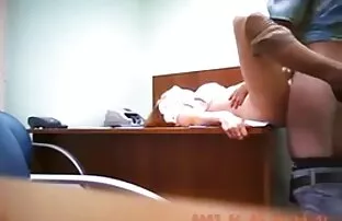 Americano video amatoriali xxx slut dà un ruvido pompino senza preservativo dal