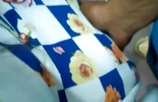 Un giovane slut succhiare il sesso amatoriale xxx cazzo e pronto a diffondere le gambe