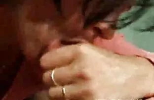 Bella L. di una giovane cagna rossa xx amatoriale ottiene un nero strapon dentro