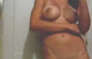 Nero solo porno amatoriali ragazza con lungo cazzi chiaro il tubo di un milf su un gangbang