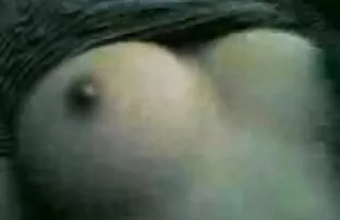 Barare moglie invita due uomini per un tre-uomo video casalinghi xxx da entrambi i lati