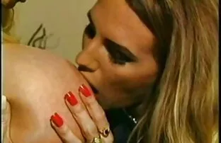 Giovane ragazza con un amico per una coppia servirà il tuo film xxx amatoriali cazzo con i loro buchi
