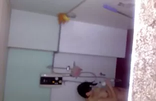 Giovane ragazza con trio amatoriale video luce clitoride masturbazione e fine con anale